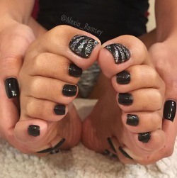 candycoatedsoles:  I love the black 🖤👣😫 @alexia_ramsey