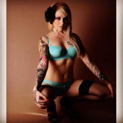 stunningtattoobabes:  Source:Natalie Blackstunningtattoobabes