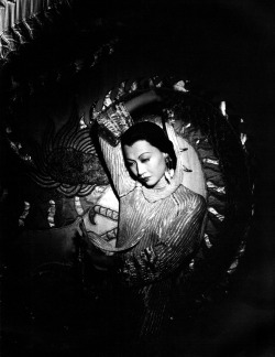 updownsmilefrown:  Anna May Wong in Limehouse Blues (1934) 
