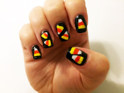nailpornography:  submitted by kalikina like these nails? GO