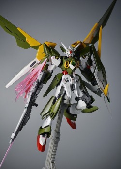 gunjap:  HGBF 1/144 Gundam Fenice Rinascita: Modeled by eddietan.