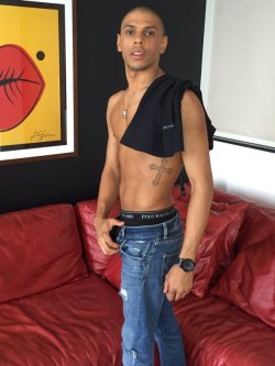 brazilianbamboo2:  Caio Veyron