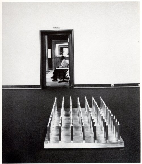 grupaok:  Walter De Maria, Bed of Spikes, 1968–69