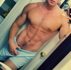 jockdays:  I check out ALL new followers ;)