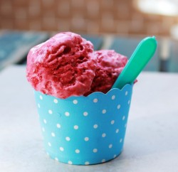 foodffs:  No Churn Raspberry Ice Cream 