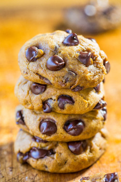 do-not-touch-my-food:  Pumpkin Chocolate Chip Cookies 