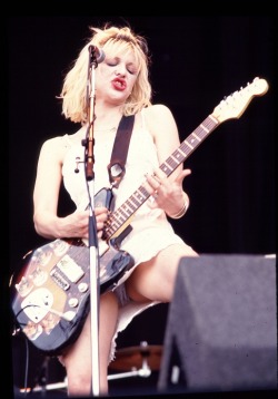 courtney-love-and-hate:  Reading Festival (August 25, 1995) 