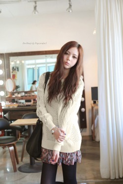 luckypost2:  Do Hoe Ji | shopping mall Fitting Modelhttp://www.luckypost.com/do-hoe-ji-shopping-mall-fitting-model-523/