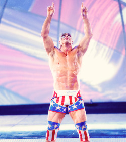 pickyofaceup:  MAN i used to love his entrances!  Mmm Kurt!