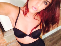 melaniexo snaps a selfie for us. She is brand new to our contest,