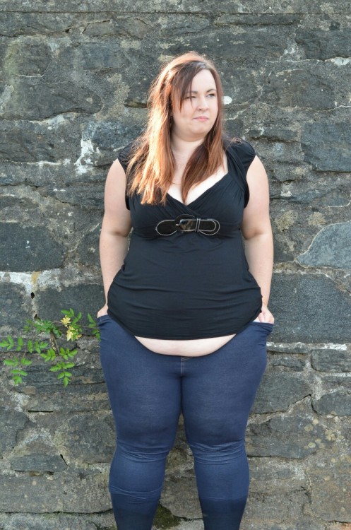 bigcutieholly:  mondzy94:  ssbbw-bbws:  Such a pretty Girl! :)  Simply stunning!  Thanks :)