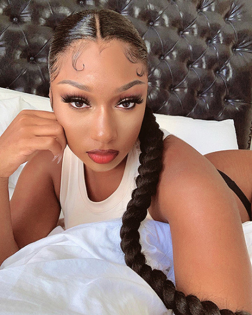 femalepopculture:   theestallion: Baby you been rolling solo