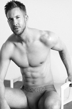 celebrtybulges:  Calvin Harris big bulge at Emporio Armani photo