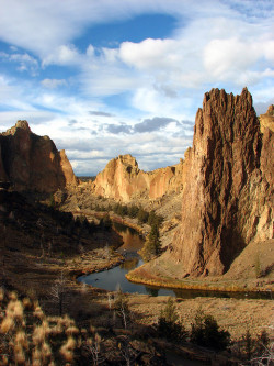 visitheworld:  Smith Rock State Park in Oregon, USA (by Meredith_Farmer).