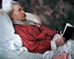 ladylabsinthe:  A rare photo of Mark Twain in color (early Autochrome)