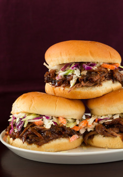 foodffs:  Slow Cooker Balsamic and Honey Pulled Pork Sandwiches