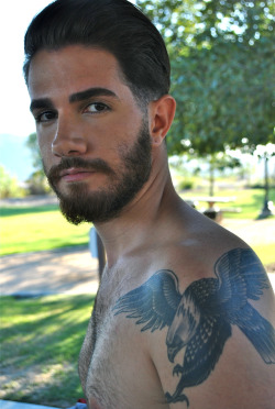 beardsplustattoos:  Yum. Arlen /Send us your suggestions here