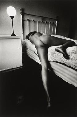 realityayslum:  Jeanloup Sieff  Femme nue couchée sur un lit,