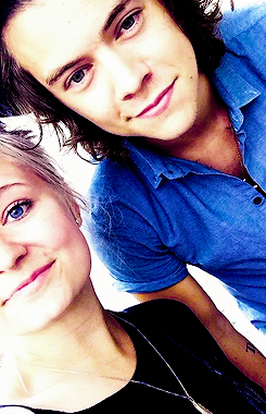 sstyles:  Harry meeting fans today 