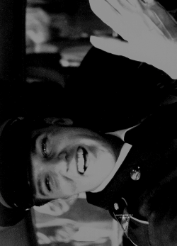 vinceveretts:  Elvis smiles from the car window as he leaves