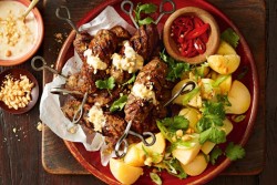 yummyinmytumbly:  Massaman beef skewers 