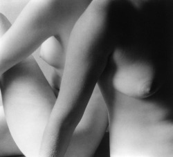 comatose-blue:Imogen Cunningham ph. (1883-1976) - Two Sisters