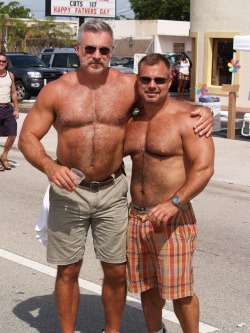 gymaddict22:  fuckyeahdaddies:  Loads of Daddies at Fuck Yeah