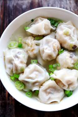 vegan-yums:  Vegan Wontons with Tofu Crumbs and Shiitake Mushrooms