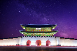 fuckyeahjapanandkorea:  Gyeongbokgung palace and Milky Way in