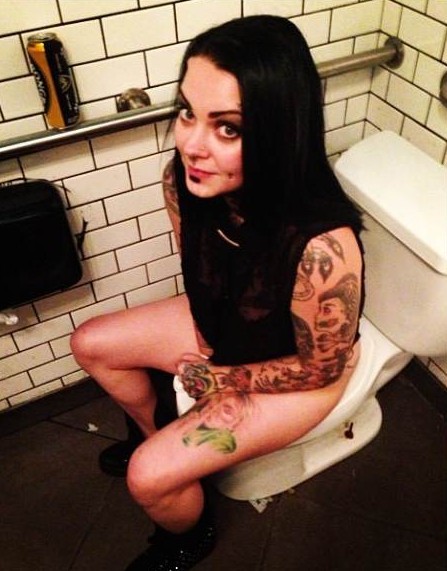 1nobodyknowsme1:  dimitrivegas:  Pooping time      (via TumbleOn)