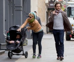 thegestianpoet:  hugh dancy ignores his struggling wife and child