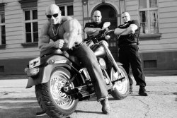 docmartenskinhead:  Me bent over the bike… three bears having