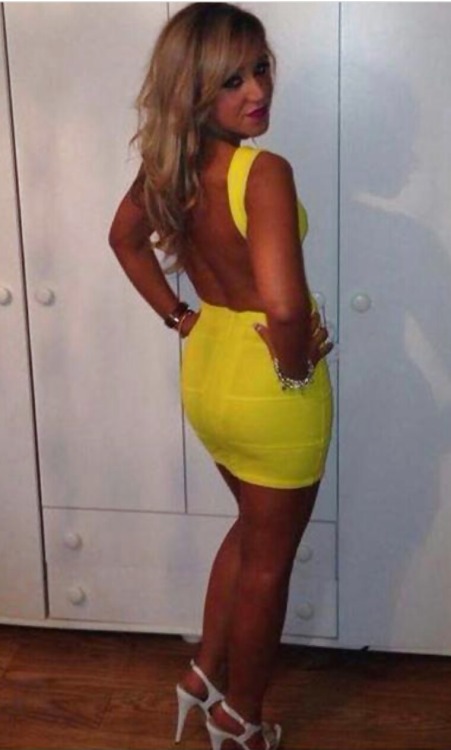 porn-addicted-gooner:  “OMG I can’t believe you’re getting hard taking a picture of me, what a loser, I’ll let you stroke and edge for me if you pay me £100 right now”