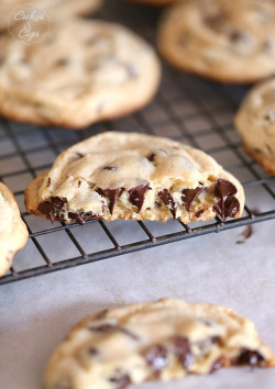 do-not-touch-my-food:  Bisquick Chocolate Chip Cookies