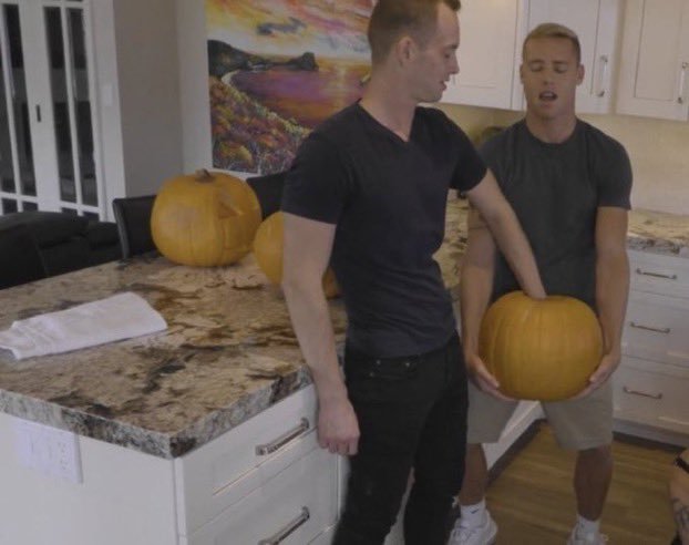 fromheaveen:excited for Halloween…