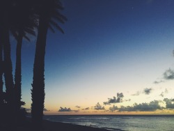 betterinhawaii:  siabrooks:  Sun down at sunset beach  Follow