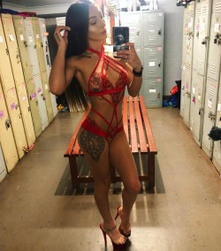 stripper-locker-room:  https://www.instagram.com/a_elizabeth_rose_s/