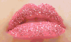 heyitsdanielle: Reblog if you’re wearing lipstick right now