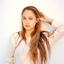 herschelsupply:  Jemima Kirke.  