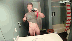 bonermakers:  Pants down. Shirt up. Take a pic.