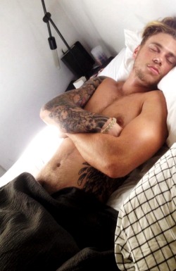 hot-sleeping-guys:  Z-z-z Hot Sleeping Guys z-z-Z Your sumbissions