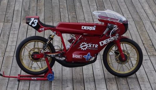 caferacerpasion:  Red bullet! Derbi Cafe Racer â€œBala Rojaâ€ by XTR PEPO. Esta Derbi recuerda a una moto que hizo historia en el mundo del motociclismo Â¿Te suena? http://www.caferacerpasion.com/derbi-cafe-racer-bala-roja-xtr-pepo/