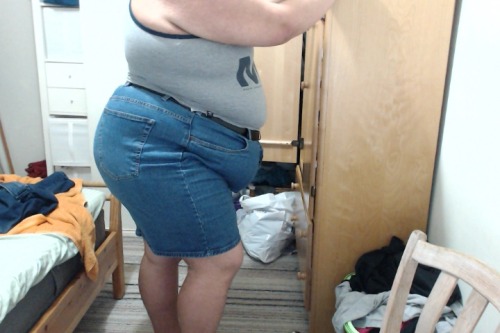 bigfattybc:  Welcome back to Double belly Thursday :) do these jeans make my ass look small?Â   Yes. Take them off immediately. ;)