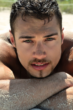 james-night:  malebodyperfection:  Quinton Wynn  Prrr