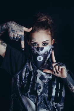 vagina-are-awesome:  zombiecaptain:  Model: Monami Frost  . 