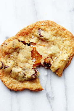 fullcravings:  Salted Caramel Chocolate Chip Cookies