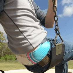 diapereddallas:  Will someone please come push me on the swings?