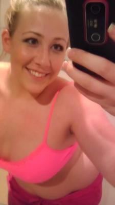 sweetnsassy89 is new to our contest, show her some love!