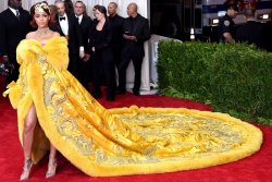 omgthatdress:  fuckyeahrihanna:fyeahrihanna:The Story Behind