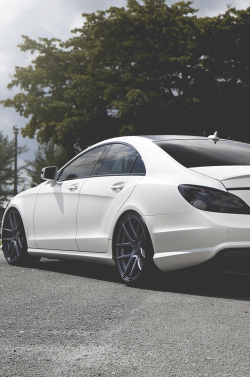 kardassianpussy:  Matte White Mercedes CLS 550 | via 